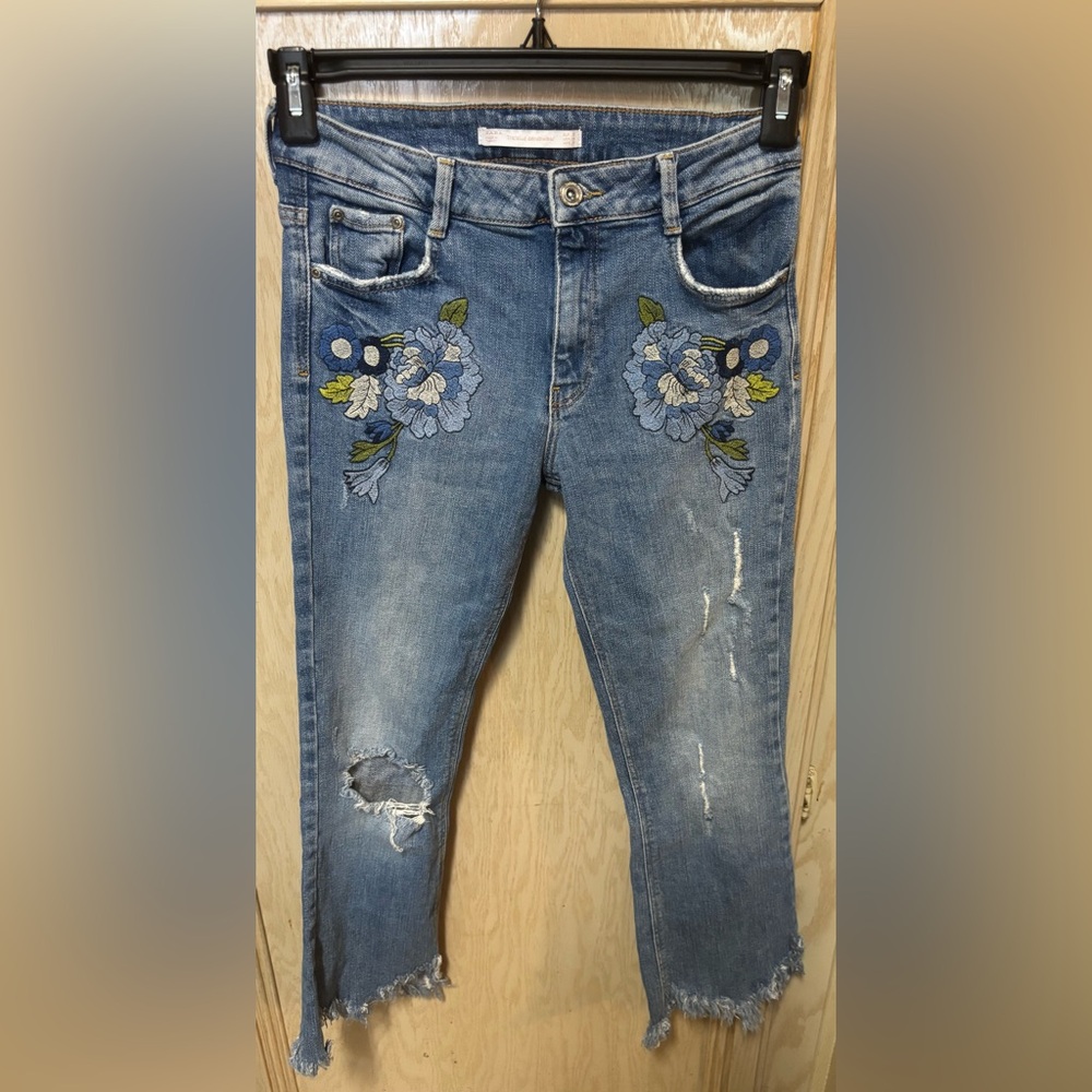 Zara Women’s Embroidered Floral‎ Fringe Distressed Denim Jeans Sz 4 Cotton Blend